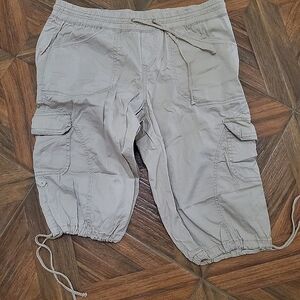 Beige size XL capris